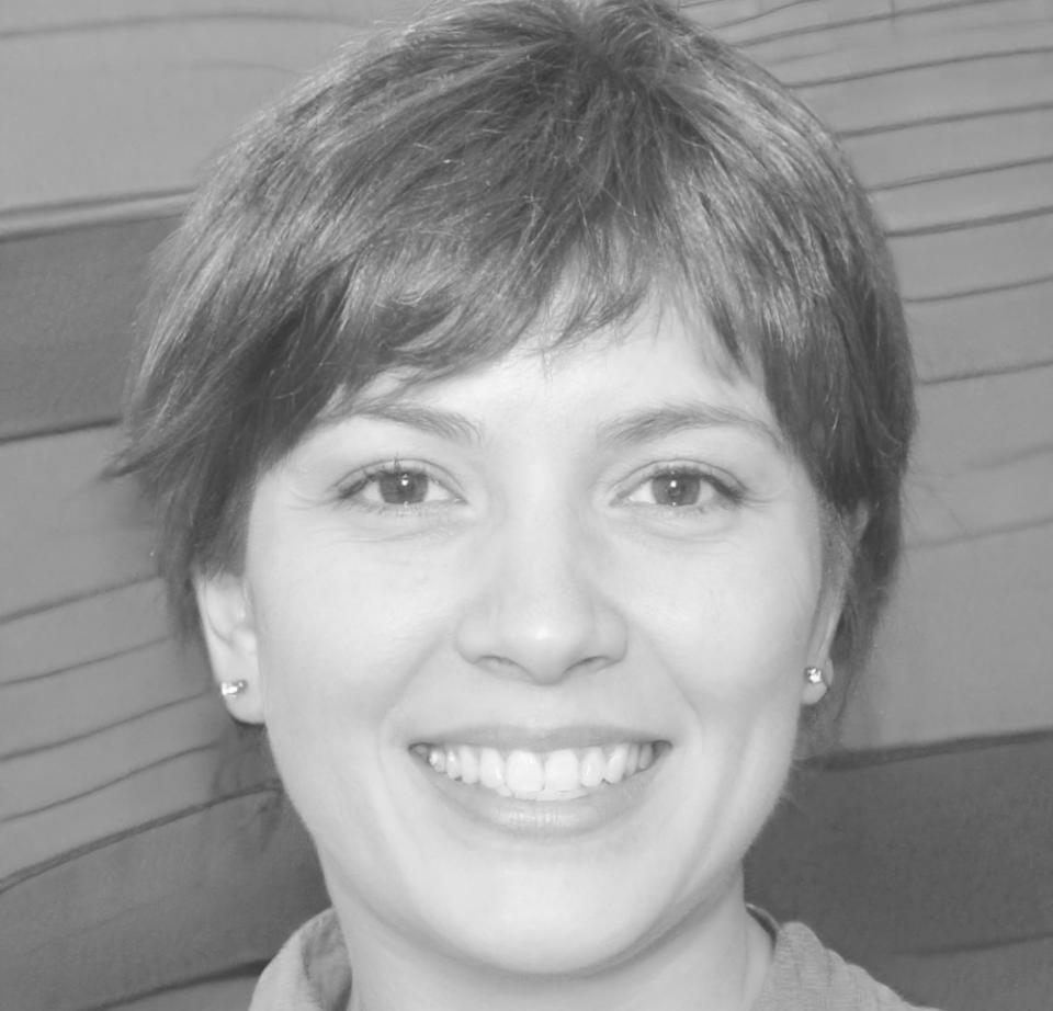 Ritratto professionale di consulente finanziaria specializzata in pianificazione budget